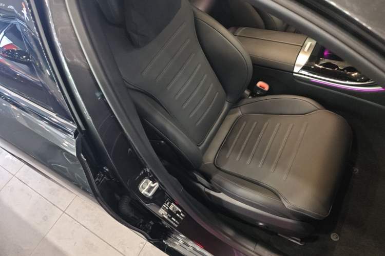Used Mercedes-Benz C-Class 2024 Second Facelift C 260 L Starry Night Sport Edition Right Front Seat