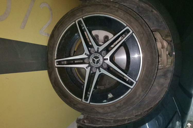 Used Mercedes-Benz C-Class 2024 C 260 L Brilliant Night Sports Edition Right Front Wheel Hub