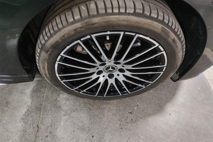 Used Mercedes-Benz C-Class 2024 Revised Version C 260 L Right Front Wheel Hub