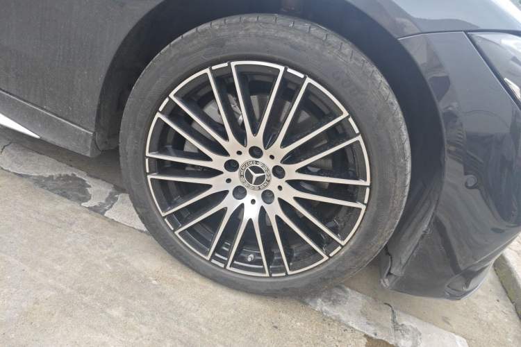 Used Mercedes-Benz C-Class 2024 Restyled C 260 L Sport Edition Right Front Wheel Hub