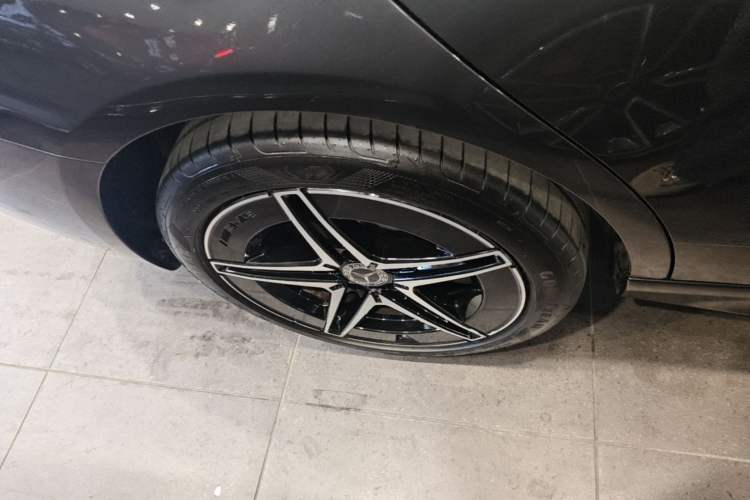Used Mercedes-Benz C-Class 2024 Second Facelift C 260 L Starry Night Sport Edition Right Rear Wheel Hub