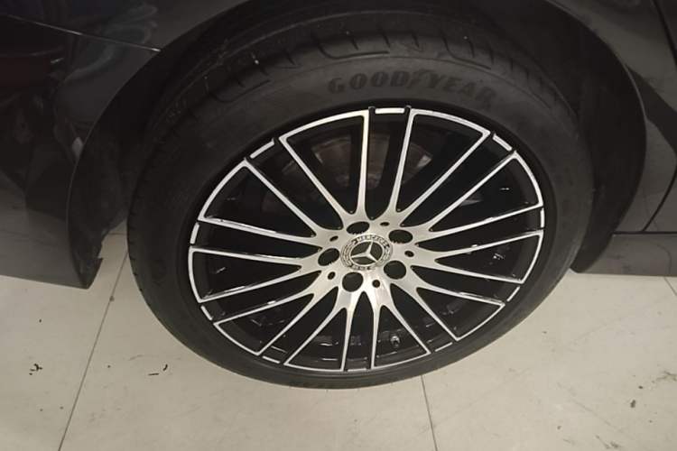 Used Mercedes-Benz C-Class 2024 C 260 L Sport Edition Right Rear Wheel Hub