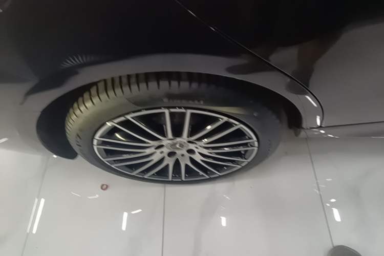 Used Mercedes-Benz C-Class 2024 Second Facelift C 260 L Sport Edition Right Rear Wheel Hub