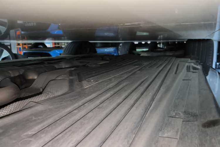 Used Mercedes-Benz C-Class 2024 C 200 L Sport Edition Right Side Sill