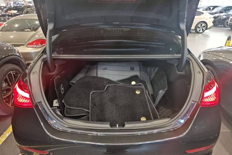 Used Mercedes-Benz C-Class 2024 Second Facelift C 260 L Starry Night Sport Edition Trunk