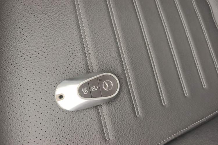 Used Mercedes-Benz C-Class 2024 Second Facelift C 260 L Sport Edition Vehicle Key