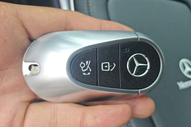 Used Mercedes-Benz C-Class 2024 Restyled C 260 L Sport Edition Vehicle Key