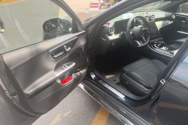 Used Mercedes-Benz C-Class 2024 Restyled C 260 L Sport Edition Driver Seat