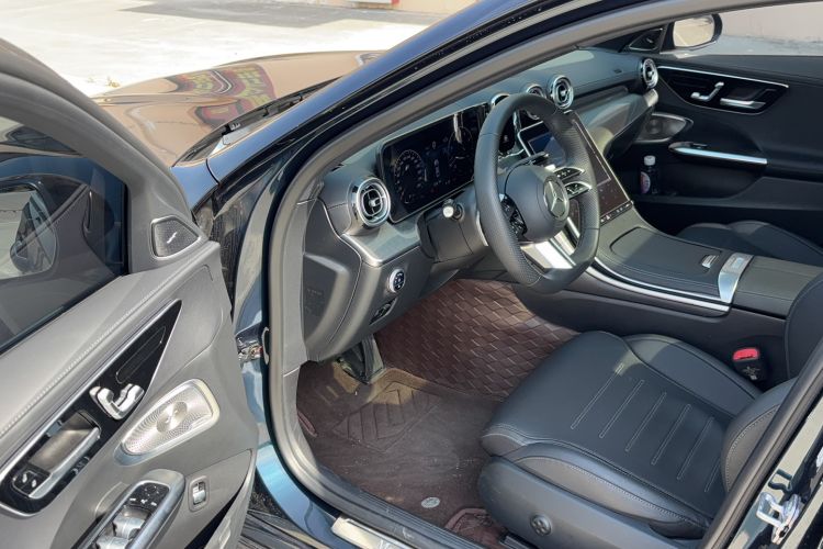 Used Mercedes-Benz C-Class 2024 Second Facelift C 260 L Starry Night Sport Edition Driver Seat