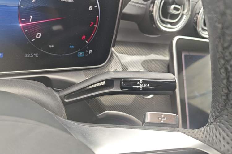 Used Mercedes-Benz C-Class 2024 Facelift C 260 L Night Edition Sport Version Gear Lever