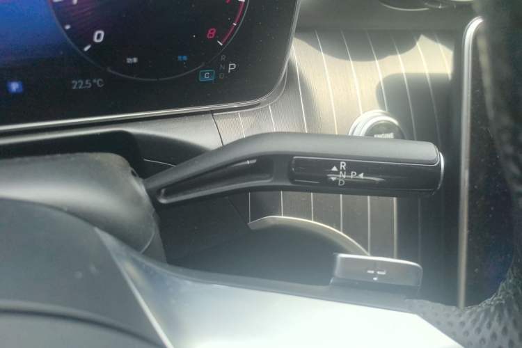 Used Mercedes-Benz C-Class 2024 Restyled C 260 L Sport Edition Gear Lever