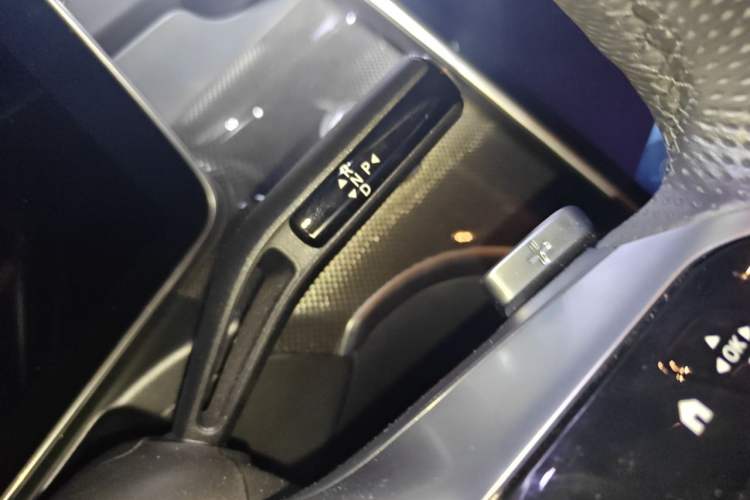Used Mercedes-Benz C-Class 2024 C 260 L Brilliant Night Sports Edition Gear Lever