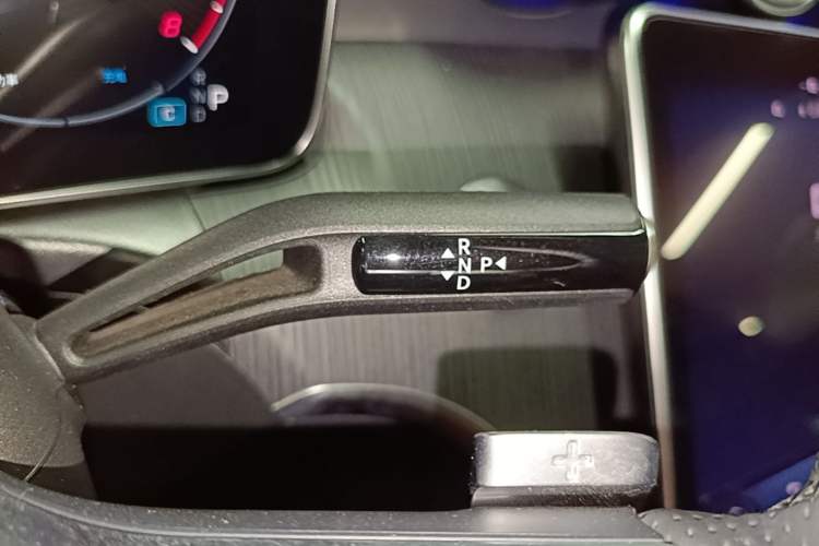 Used Mercedes-Benz C-Class 2024 C 260 L Sport Edition Gear Lever