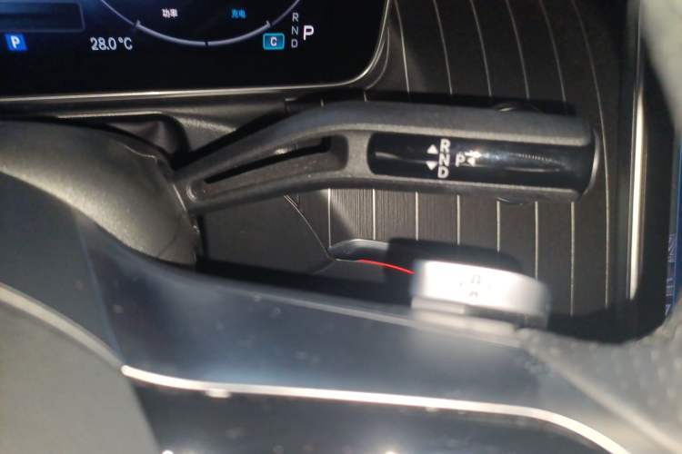 Used Mercedes-Benz C-Class 2024 Facelift C 260 L Night Edition Sport Version Gear Lever