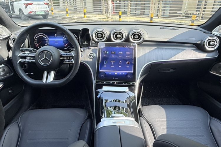 Used Mercedes-Benz C-Class 2024 Facelift C 260 L Night Edition Sport Version Interior 10