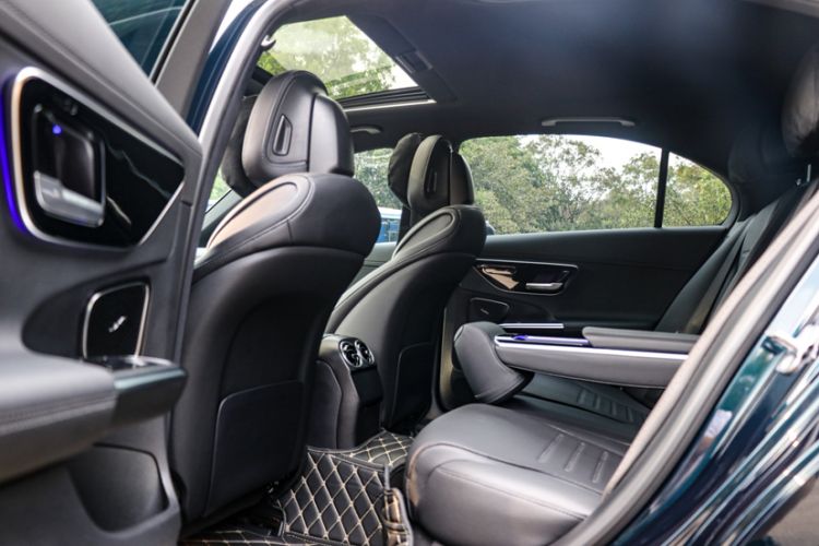 Used Mercedes-Benz C-Class 2024 C 200 L Sport Edition Interior 11