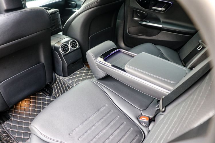 Used Mercedes-Benz C-Class 2024 C 200 L Sport Edition Interior 12