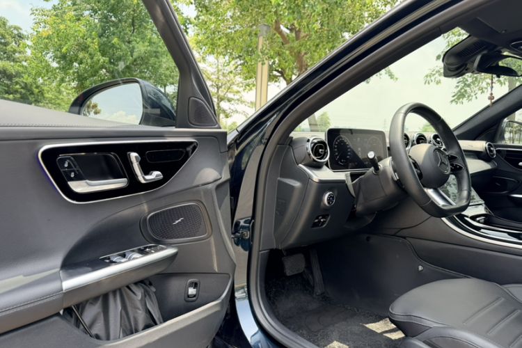 Used Mercedes-Benz C-Class 2024 C 200 L Sport Edition Interior 7