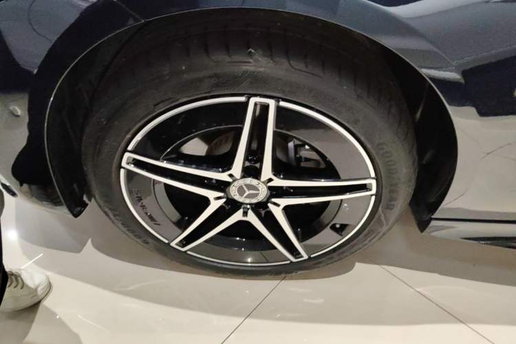 Used Mercedes-Benz C-Class 2024 Second Facelift C 260 L Starry Night Sport Edition Left Front Wheel Hub
