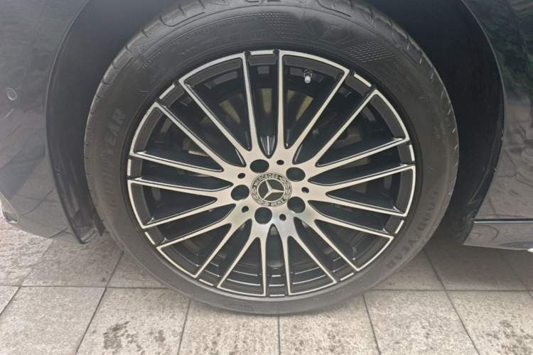 Used Mercedes-Benz C-Class 2024 Restyled C 260 L Sport Edition Left Front Wheel Hub