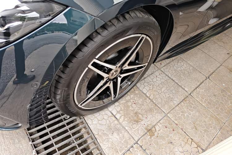 Used Mercedes-Benz C-Class 2024 Facelift C 260 L Night Edition Sport Version Left Front Wheel Hub