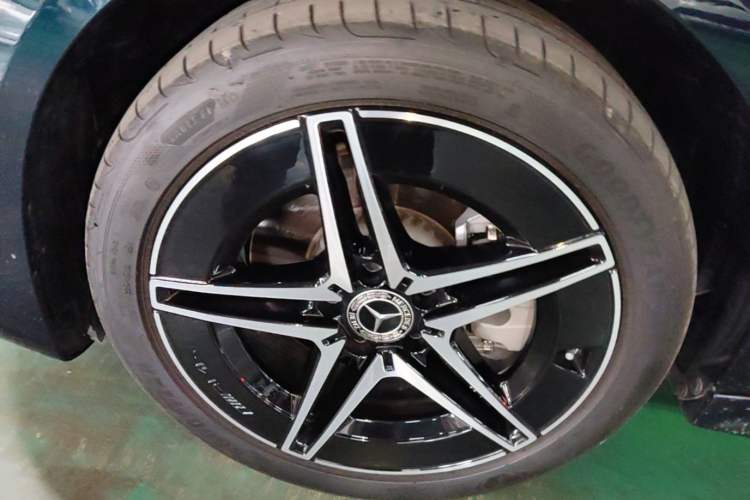 Used Mercedes-Benz C-Class 2024 Second Facelift C 260 L Starry Night Sport Edition Left Front Wheel Hub