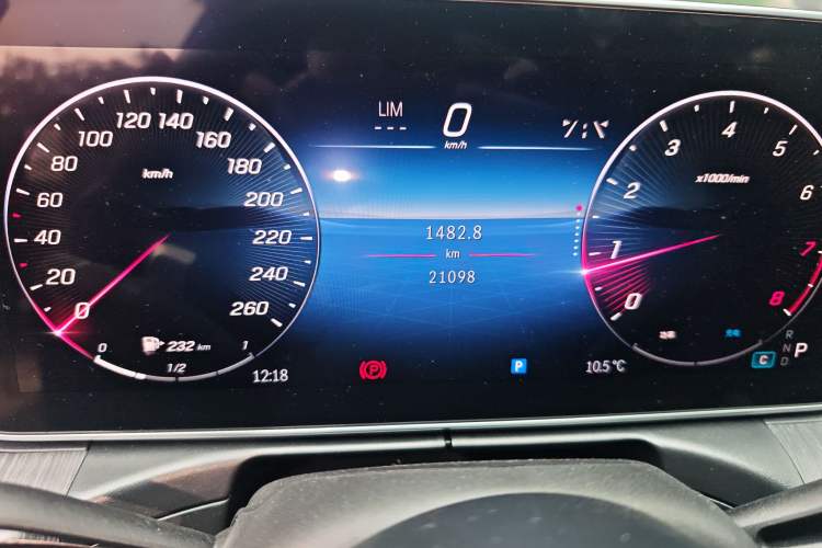 Used Mercedes-Benz C-Class 2024 Second Facelift C 260 L Starry Night Sport Edition Odometer Close Up