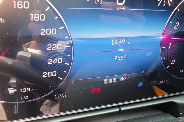 Used Mercedes-Benz C-Class 2024 Second Facelift C 260 L Sport Edition Odometer Close Up