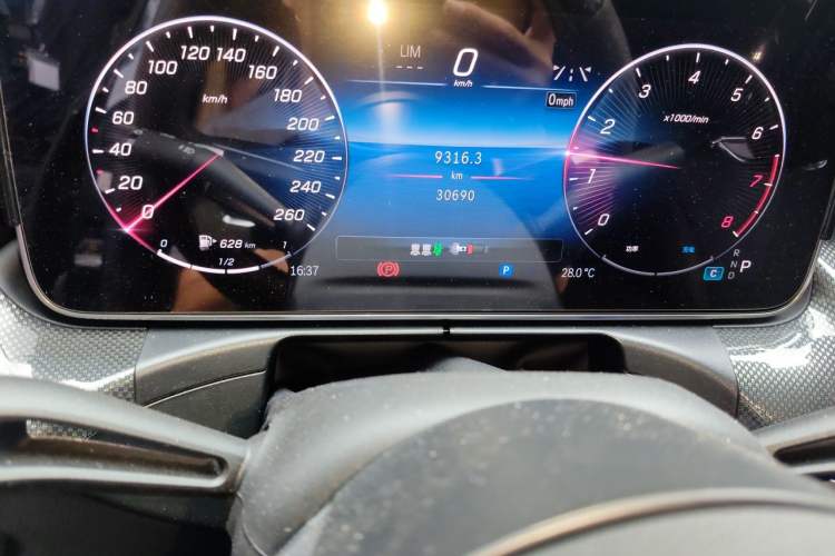 Used Mercedes-Benz C-Class 2024 Second Facelift C 260 L Starry Night Sport Edition Odometer Close Up