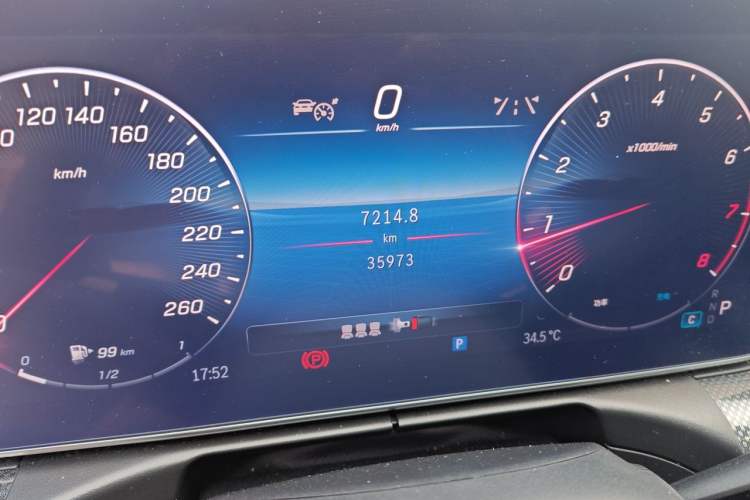 Used Mercedes-Benz C-Class 2024 Second Facelift C 260 L Sport Edition Odometer Close Up
