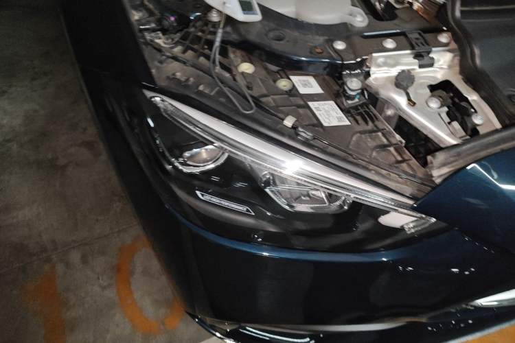 Used Mercedes-Benz C-Class 2024 Restyled C 260 L Sport Edition Right Front Headlight