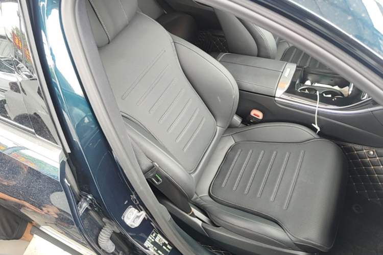 Used Mercedes-Benz C-Class 2024 Restyled C 260 L Sport Edition Right Front Seat