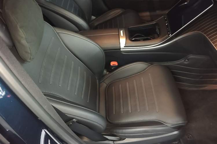 Used Mercedes-Benz C-Class 2024 Second Facelift C 260 L Sport Edition Right Front Seat