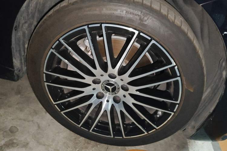 Used Mercedes-Benz C-Class 2024 Restyled C 260 L Sport Edition Right Front Wheel Hub