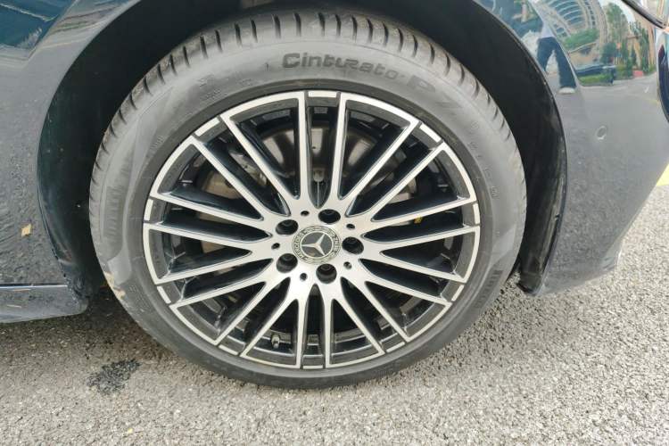 Used Mercedes-Benz C-Class 2024 Restyled C 260 L Sport Edition Right Front Wheel Hub