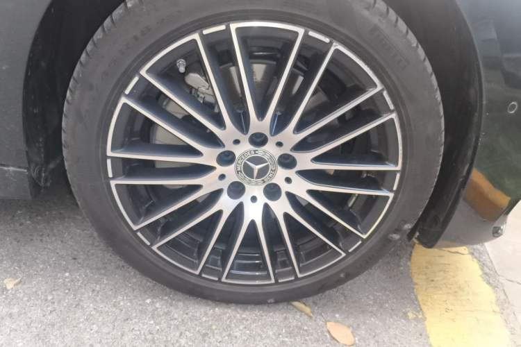 Used Mercedes-Benz C-Class 2024 C 260 L Sport Edition Right Front Wheel Hub