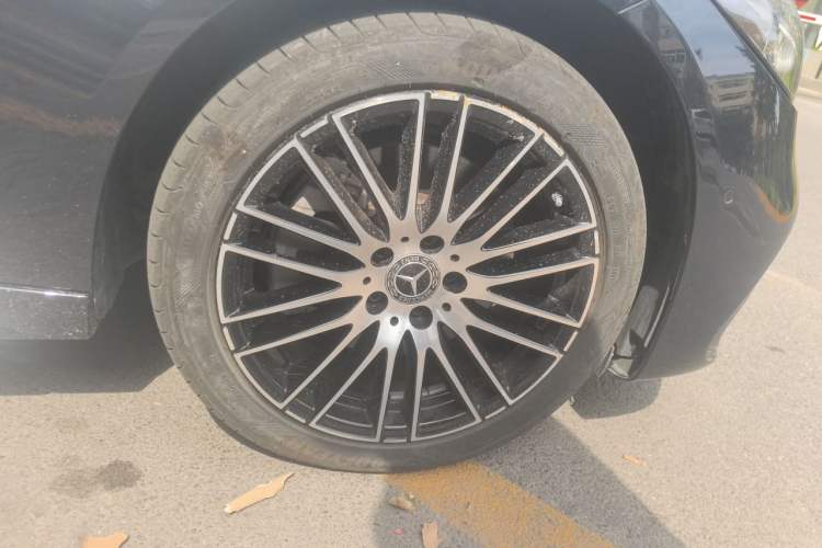 Used Mercedes-Benz C-Class 2024 Restyled C 260 L Sport Edition Right Front Wheel Hub