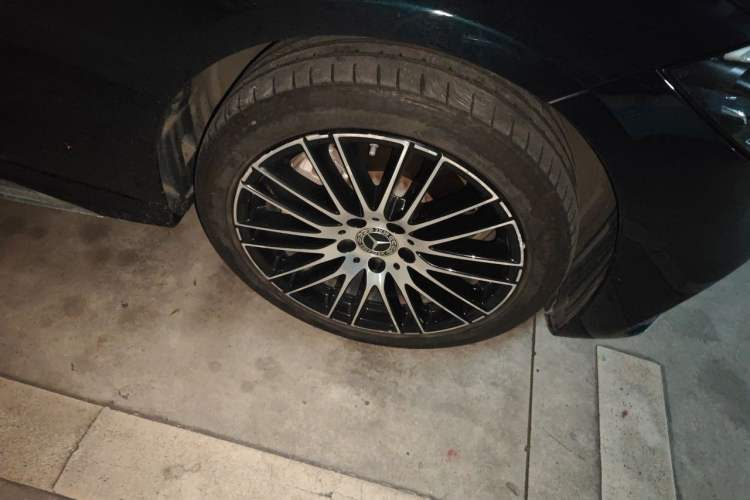 Used Mercedes-Benz C-Class 2024 Restyled C 260 L Sport Edition Right Front Wheel Hub