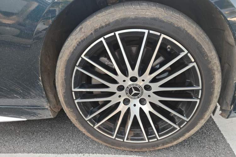 Used Mercedes-Benz C-Class 2024 Restyled C 260 L Sport Edition Right Front Wheel Hub