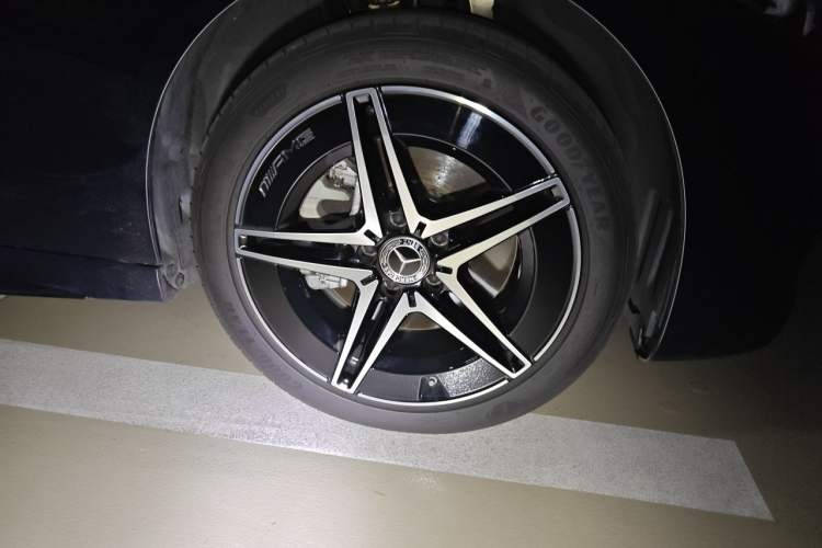 Used Mercedes-Benz C-Class 2024 C 260 L Brilliant Night Sports Edition Right Front Wheel Hub