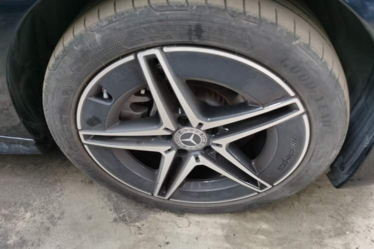 Used Mercedes-Benz C-Class 2024 Second Facelift C 260 L Starry Night Sport Edition Right Front Wheel Hub