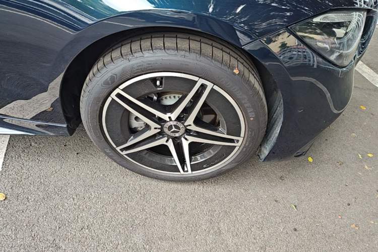 Used Mercedes-Benz C-Class 2024 Facelift C 260 L Night Edition Sport Version Right Front Wheel Hub