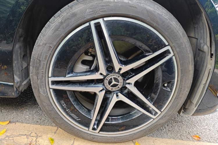 Used Mercedes-Benz C-Class 2024 C 260 L Brilliant Night Sports Edition Right Front Wheel Hub
