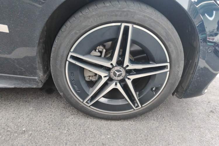 Used Mercedes-Benz C-Class 2024 C 260 L Brilliant Night Sports Edition Right Front Wheel Hub