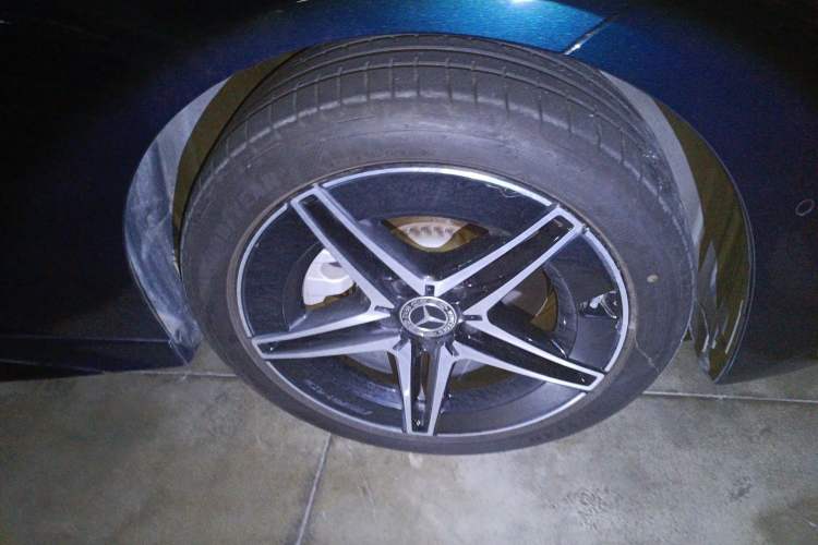 Used Mercedes-Benz C-Class 2024 Facelift C 260 L Night Edition Sport Version Right Front Wheel Hub
