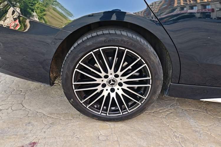 Used Mercedes-Benz C-Class 2024 Second Facelift C 260 L Sport Edition Right Rear Wheel Hub
