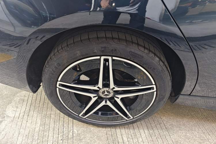 Used Mercedes-Benz C-Class 2024 Facelift C 260 L Night Edition Sport Version Right Rear Wheel Hub