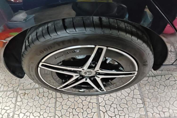 Used Mercedes-Benz C-Class 2024 Facelift C 260 L Night Edition Sport Version Right Rear Wheel Hub