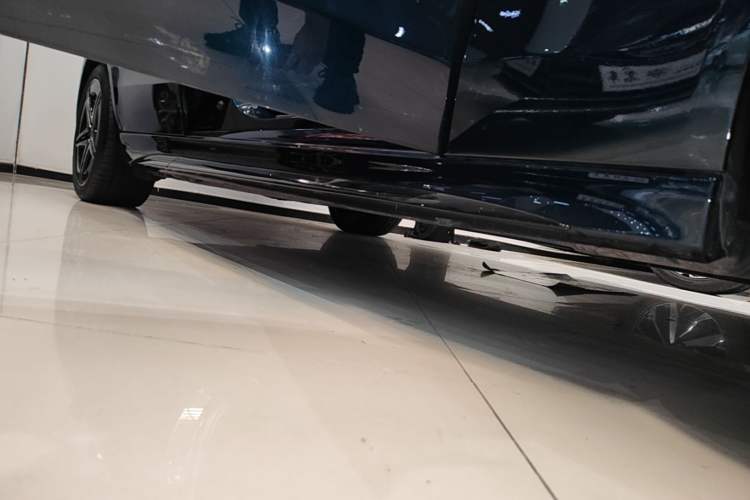 Used Mercedes-Benz C-Class 2024 Second Facelift C 260 L Starry Night Sport Edition Right Side Sill