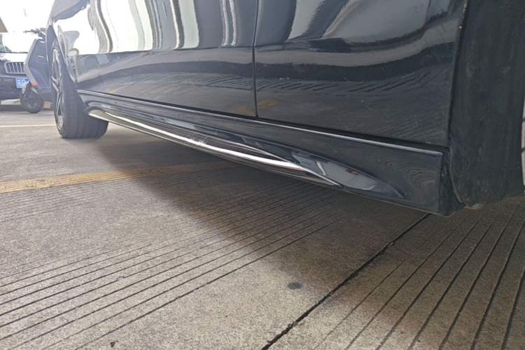 Used Mercedes-Benz C-Class 2024 Facelift C 260 L Night Edition Sport Version Right Side Sill